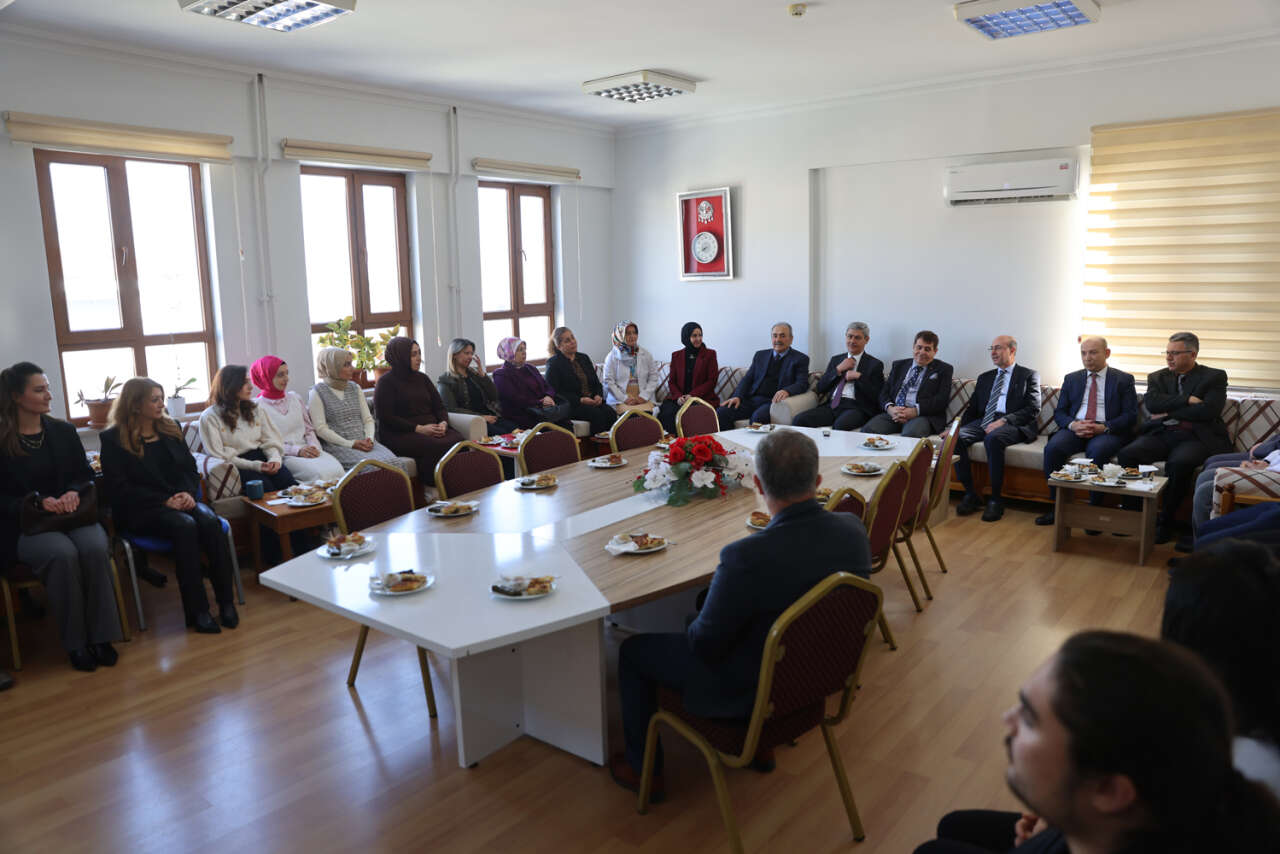 Selçuklu’da öğrenciler karnelerini böyle aldı 22